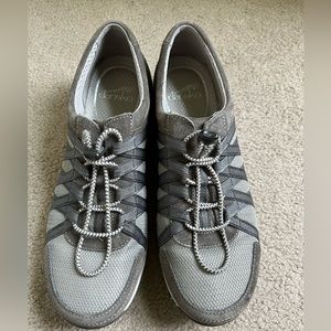 Dansko Henriette gray tennis shoe. Size 10.5.